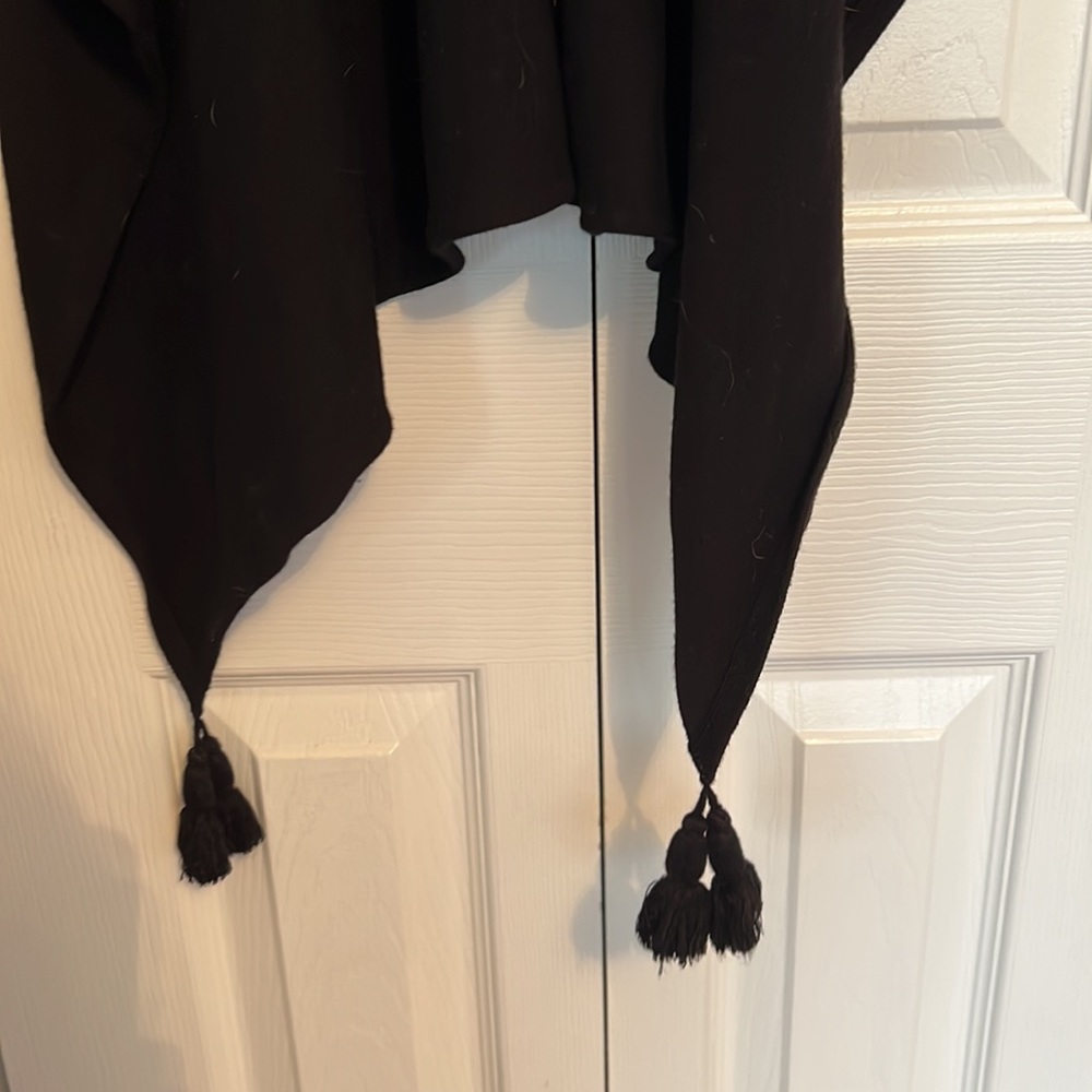 Black throw - Picture 3 of 4